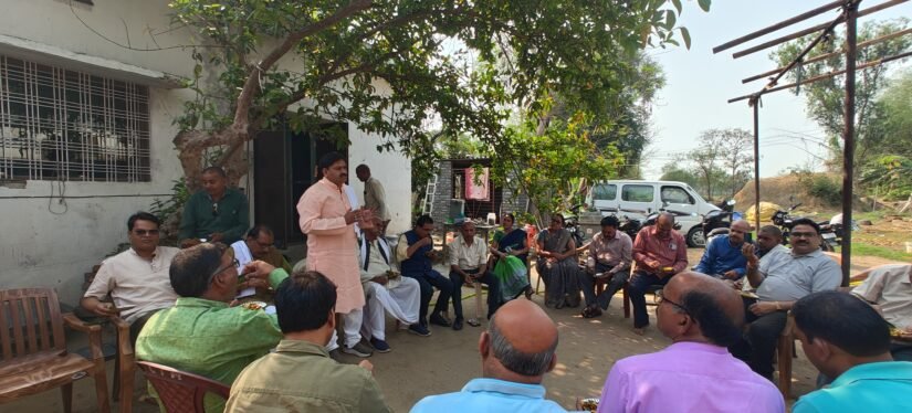 दिनांक 31.03.24 दिन- रविवार को अखिल भारतीय अघरिया समाज के केन्द्रीय समिति के अध्यक्ष- आदरणीय श्री भूवनेश्वर पटेल,महासचिव-श्री दिनदयाल पटेल, सचिव व मिडिया प्रभारी-श्री धनंजय पटेल,संयोजक रायगढ़-श्री लक्ष्मी कांत पटेल,पुसौर अध्यक्ष-श्री निराकार चौधरी के साथ जयराम नगर, बिलासपुर जाते समय अल्प समय के लिए जांजगीर क्षेत्र के परसदा ग्राम में आगमन हुआ।
