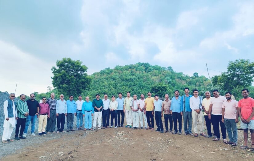 केंद्रीय अध्यक्ष डॉ भुवनेश्वर पटेल की उपस्थिति में श्री कृष्ण धाम पैता में मंदिर निर्माण क्रय समिति की बैठक आहूत की गई जिसमें मंदिर निर्माण कार्य पर चर्चा की गई ,